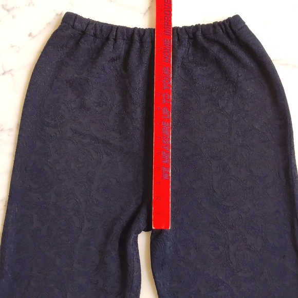 Black Lace Patterned High-Waisted Cropped Pant. - Picture 3 of 8